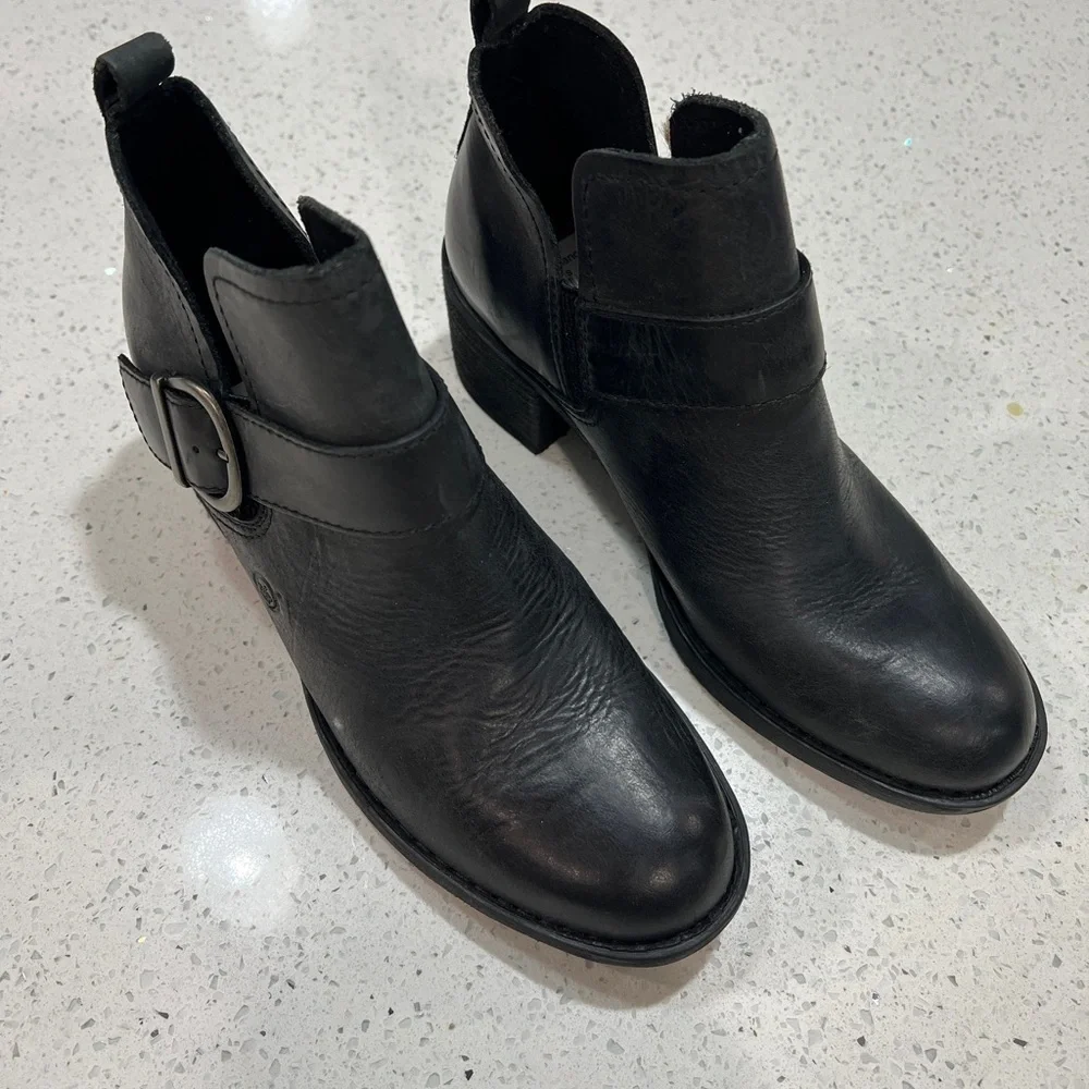 NWT Born Black Leather Ankle Boots sz 7